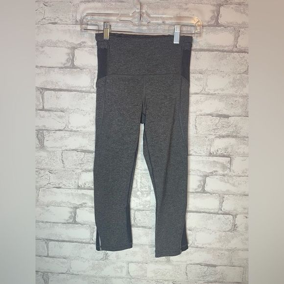 Lululemon Athletica Free Runner Crop Size 2 Leggings Heathered Grey